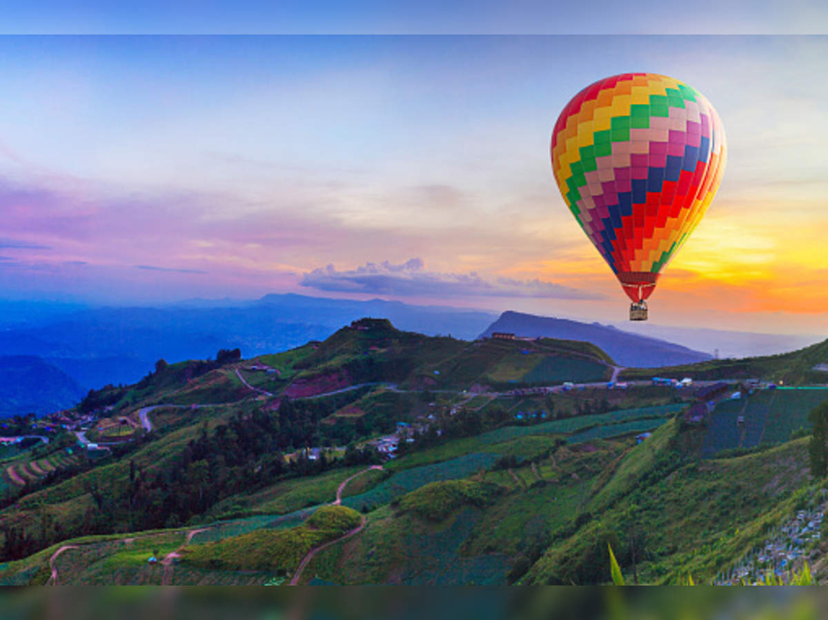 5 spots to enjoy a hot air balloon ride in India | Times of India ...