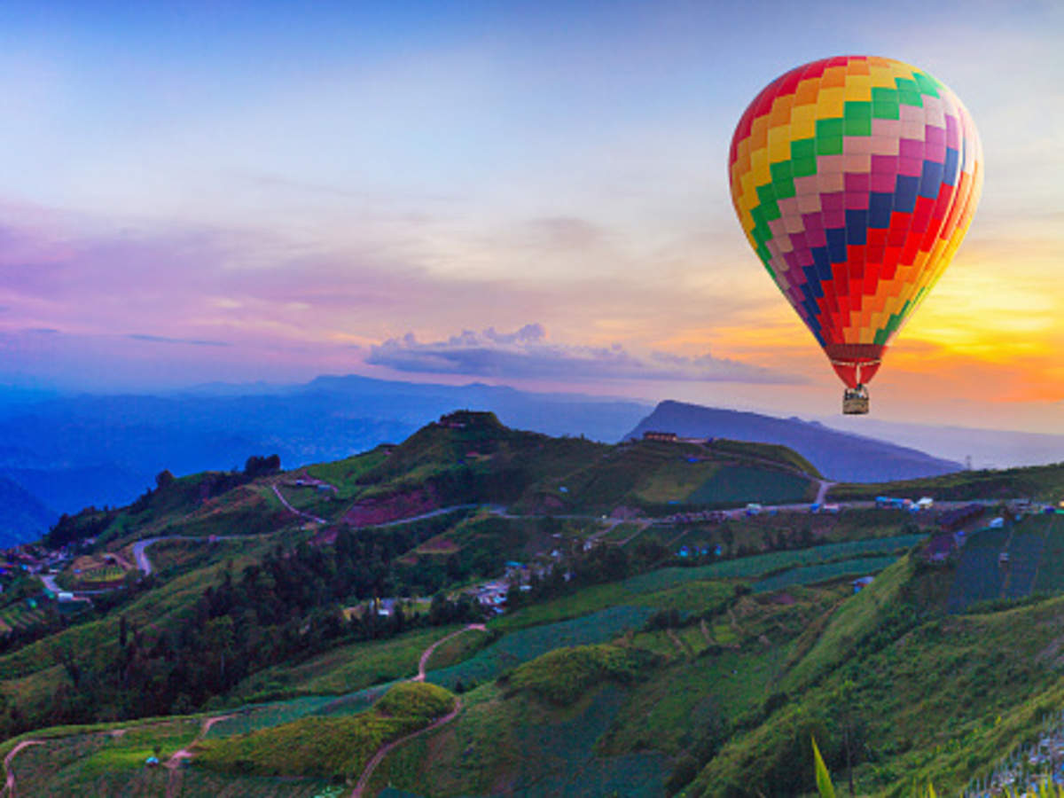 5 spots to enjoy a hot air balloon ride in India | Times of India ...