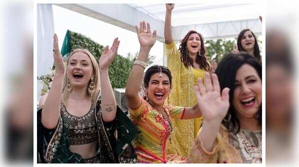 Photo: Parineeti Chopra poses as one hands-on bride's maid at Priyanka Chopra and Nick Jonas' Mehendi ceremony