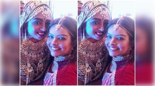 Parul and Shilpa pose for a selfie