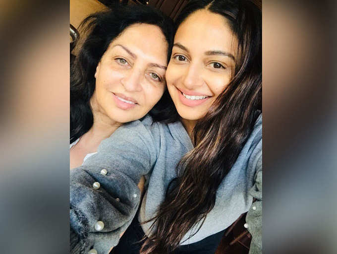 Pic: Rubina Bajwa is all smiles as her mother visits her in Mumbai