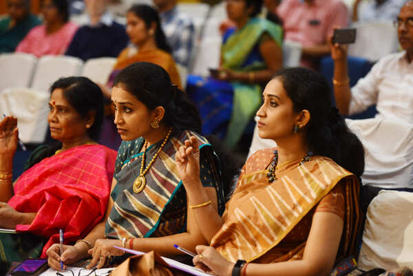 Aarathi Wallpapers