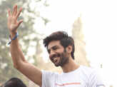 Celebs flag off Mumbai Marathon 2019