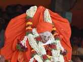 Thousands pay homage to Tumakuru seer Shivakumara Swamiji 