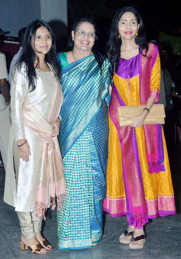 Purvashi Raut Images