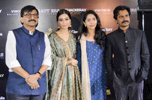 Purvashi Raut Pictures