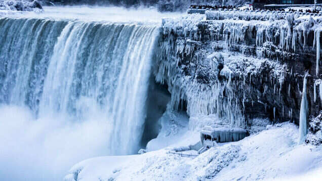 7 shots of a frozen Niagara Falls that&rsquo;ve blown our mind off!