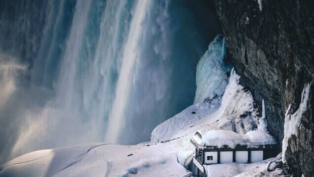 7 shots of a frozen Niagara Falls that&rsquo;ve blown our mind off!