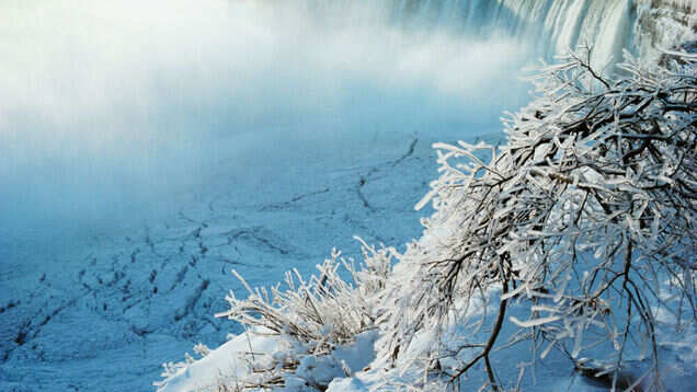 7 shots of a frozen Niagara Falls that&rsquo;ve blown our mind off!