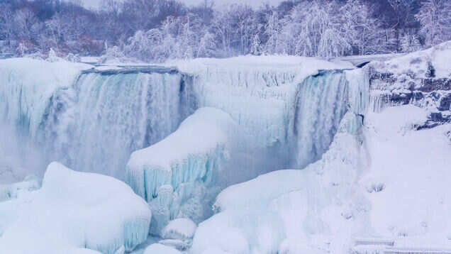 7 shots of a frozen Niagara Falls that&rsquo;ve blown our mind off!