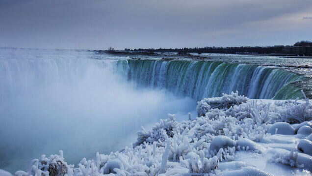 7 shots of a frozen Niagara Falls that&rsquo;ve blown our mind off!