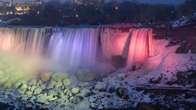 7 shots of a frozen Niagara Falls that&rsquo;ve blown our mind off!