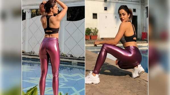 Head-turner in metallic tights