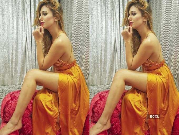 ​Bigg Boss 12's Jasleen Matharu flaunts her curves in a sultry dress