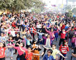 Puneites enjoy carnival with families at Happy Streets