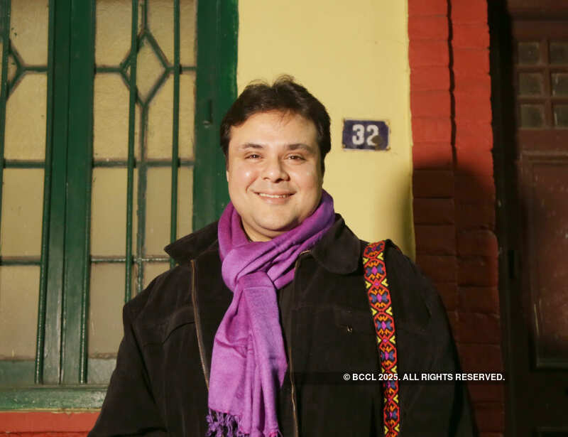 32, Aswini Dutta Road: A play