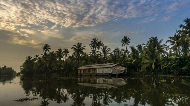 Places to holiday with friends in India