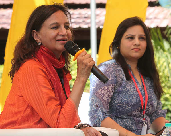 Deepa Narayan Images