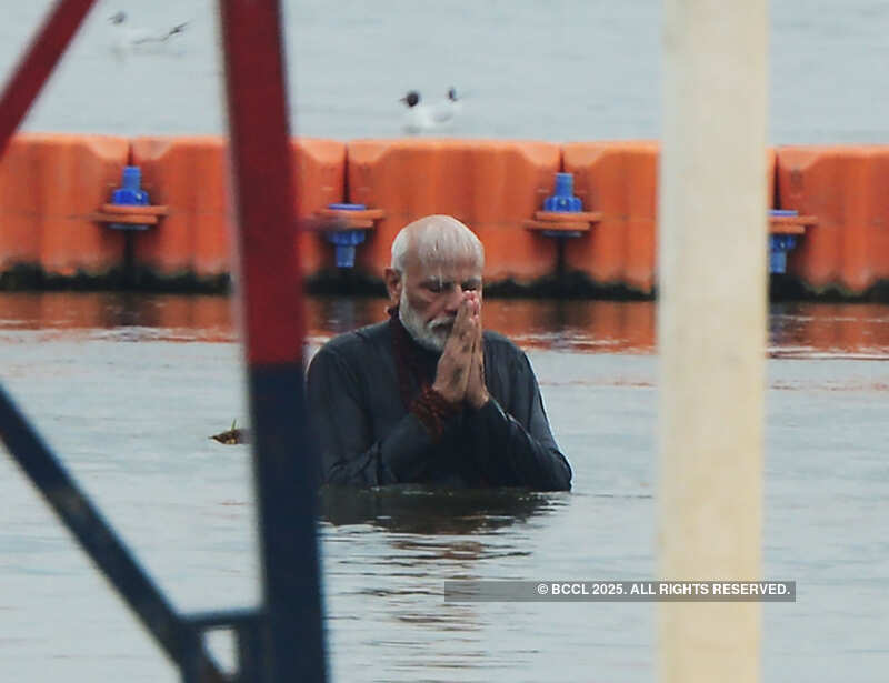 PM Modi takes holy dip at Kumbh
