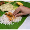  Eating with hands