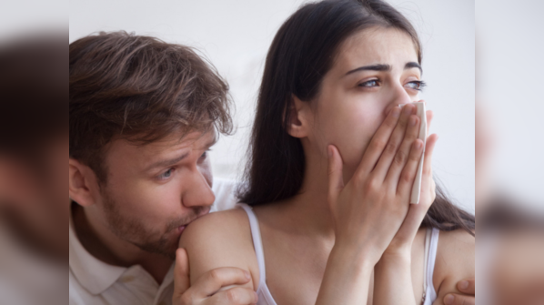 What are the symptoms of a miscarriage?