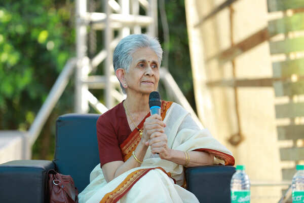 Shashi Deshpande Photos