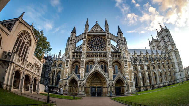 The most popular cemeteries in the world and its residents