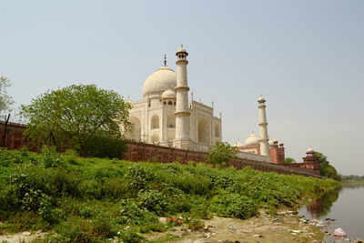 The people visit Taj Mahal editorial stock photo. Image of mumtaz - 39190153