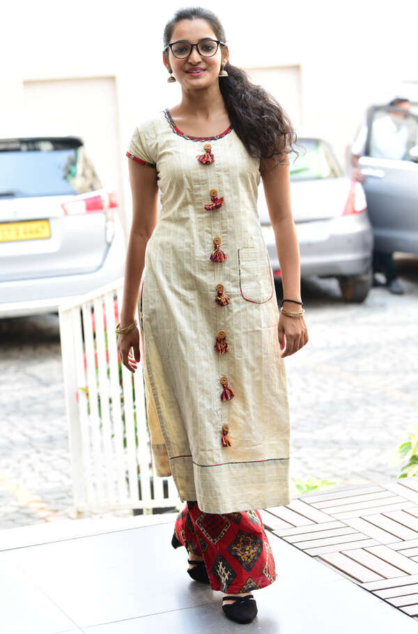 Thanuja Karthik Images