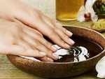 Hot oil manicure has amazing health benefits