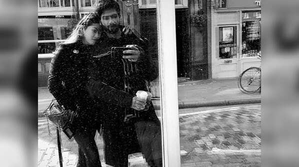 âThe latest monochrome mirror selfie by Shahid Kapoor and Mira Rajput screams 'love'