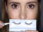 The correct way of removing lashes from the box