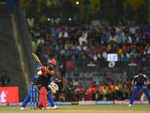 AB de Villiers and Moeen Ali’s partnership powers RCB to score 172