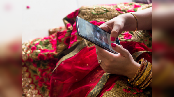 How social media affects our love life