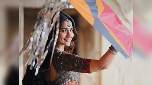 Alia Bhatt looks drop-dead gorgeous in this still from 'Kalank'