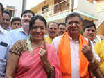 Former CM Jagadish Shettar casts his vote in Hubli