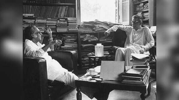 Mrinal Sen having a chat with Satyajit Ray