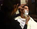 Close shave for Farhan Akhtar