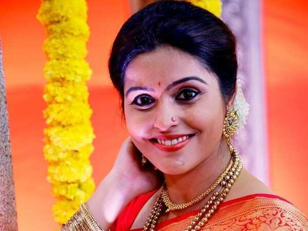 Surabhi Hande Photos
