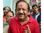 ​BJP’s Harsh Vardhan flaunts his inked finger