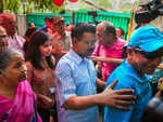 ​Arvind Kejriwal votes with family
