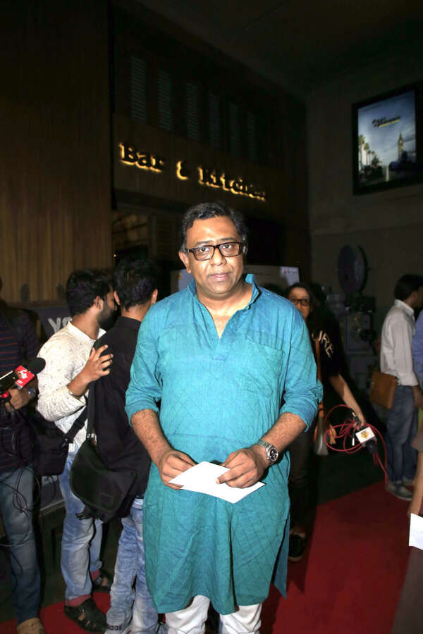 Kamaleswar Mukherjee Images