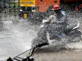 Thunderstorms and rains lash Bengaluru