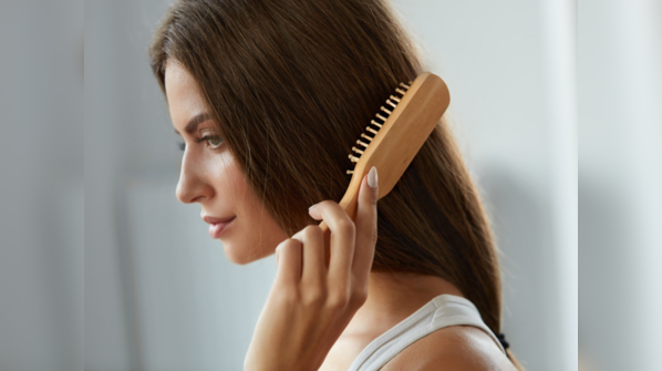 The hairbrush/ comb