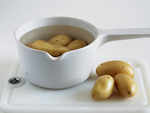Myth: Leaving boiled potatoes in cold water for easy peeling