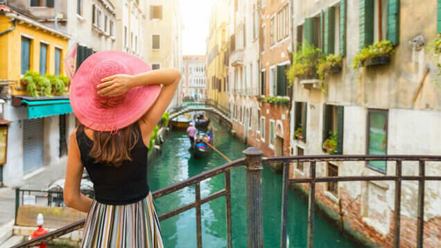Venice passed new regulations; those caught violating can be thrown out