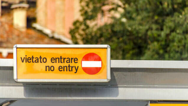 Venice passed new regulations; those caught violating can be thrown out