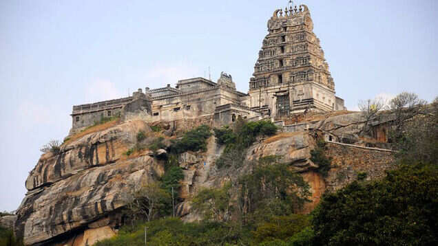 3 hours from Bangalore lies Melukote, a traditional town favoured even by Bollywood
