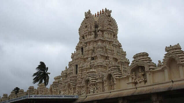 3 hours from Bangalore lies Melukote, a traditional town favoured even by Bollywood