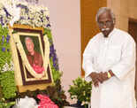 Art fraternity pays homage to Surya Prakash